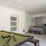 Modern & Stylish With Private Pool - Four Bedroom With Pool *