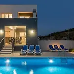 Modern & Stylish With Private Pool - Four Bedroom With Pool Vila