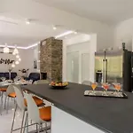 Modern & Stylish With Private Pool - Four Bedroom With Pool Tugare