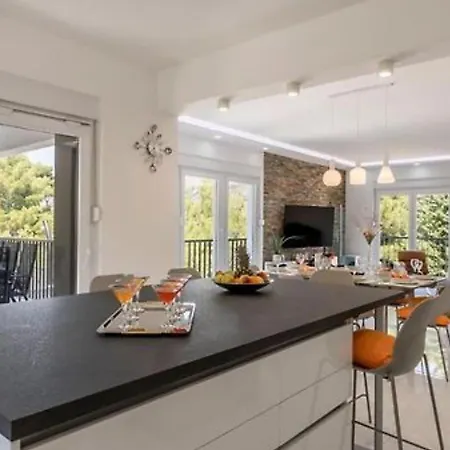 וילה Modern & Stylish With Private Pool - Four Bedroom With Pool