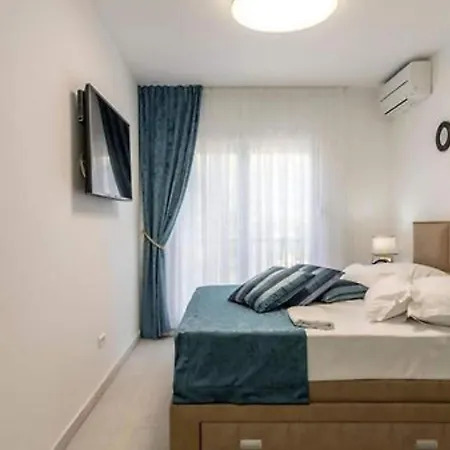 Villa Modern & Stylish With Private Pool - Four Bedroom With Pool Tugare