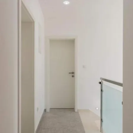Modern & Stylish With Private Pool - Four Bedroom With Pool Villa Tugare