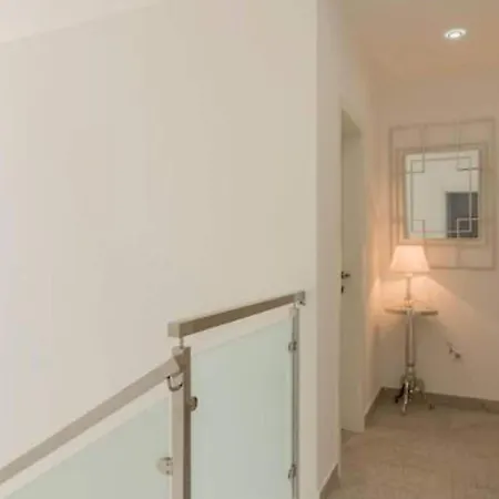 Modern & Stylish With Private Pool - Four Bedroom With Pool * Tugare