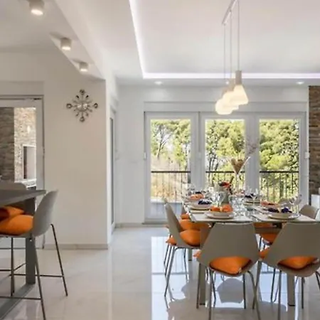 וילה Modern & Stylish With Private Pool - Four Bedroom With Pool *