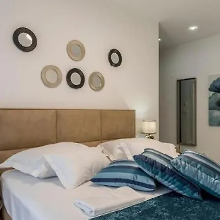 Modern & Stylish With Private Pool - Four Bedroom With Pool * Tugare