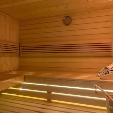 Modern & Stylish With Private Pool - Four Bedroom With Pool