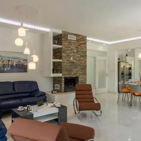 וילה Modern & Stylish With Private Pool - Four Bedroom With Pool Tugare