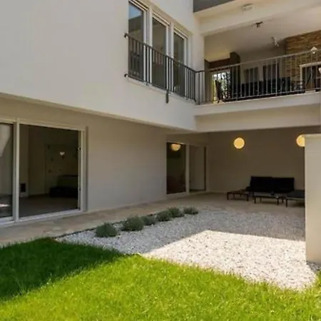 Modern & Stylish With Private Pool - Four Bedroom With Pool * Tugare