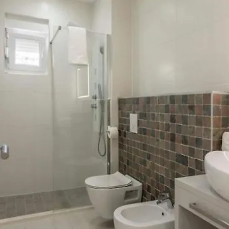 Modern & Stylish With Private Pool - Four Bedroom With Pool *