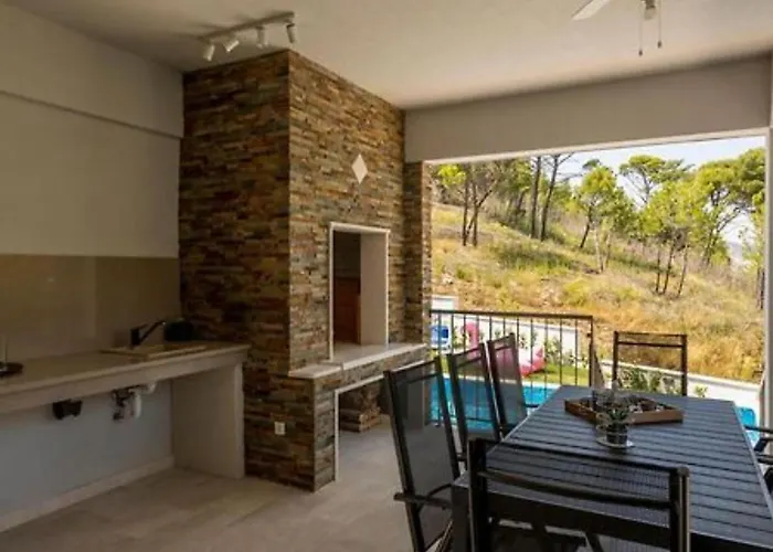 Modern & Stylish With Private Pool - Four Bedroom With Pool Villa Tugare