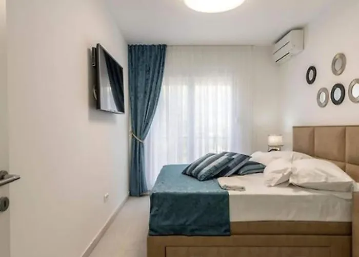 Villa Modern & Stylish With Private Pool - Four Bedroom With Pool Tugare