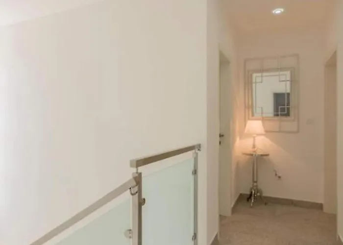 Modern & Stylish With Private Pool - Four Bedroom With Pool * Tugare