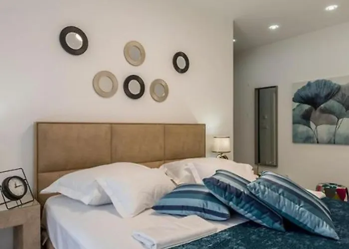 Modern & Stylish With Private Pool - Four Bedroom With Pool * Tugare