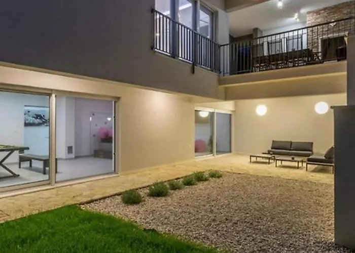 Modern & Stylish With Private Pool - Four Bedroom With Pool Villa Tugare