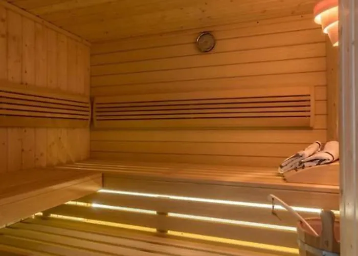 Modern & Stylish With Private Pool - Four Bedroom With Pool