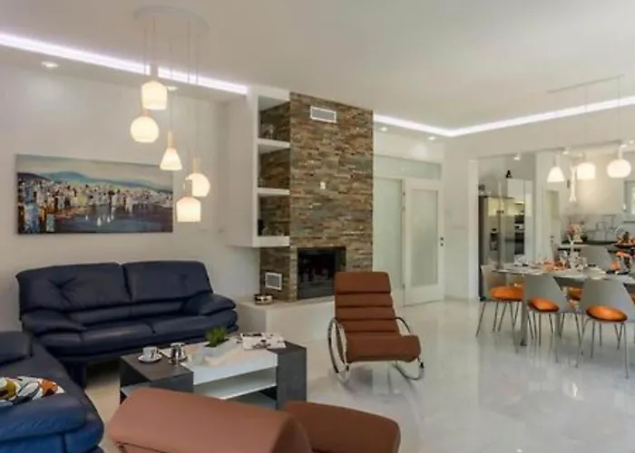 Villa Modern & Stylish With Private Pool - Four Bedroom With Pool Tugare